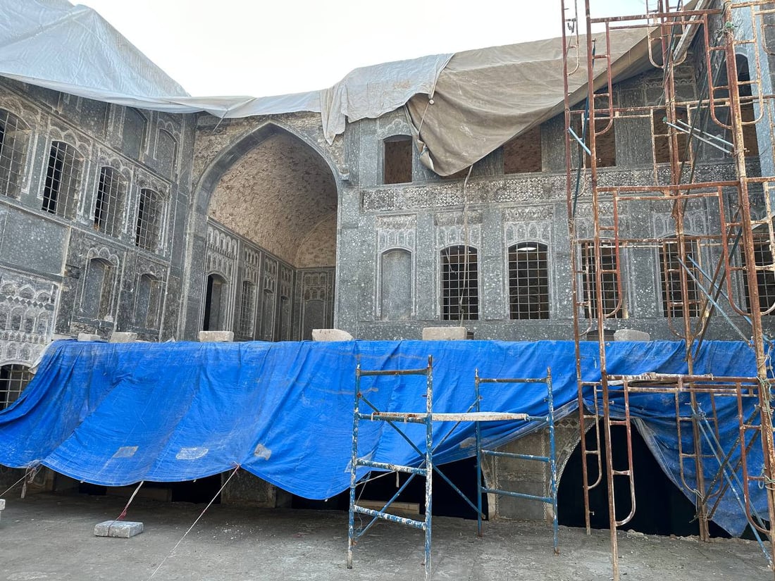 الموصل: إعادة العمل في “بيت التتنجي” التراثي.. ونقش الحجر بأياد محلية