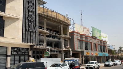 تشوه بصري في شوارع الكوت بعد إزالة واجهات “الكوبوند” القابلة للاحتراق