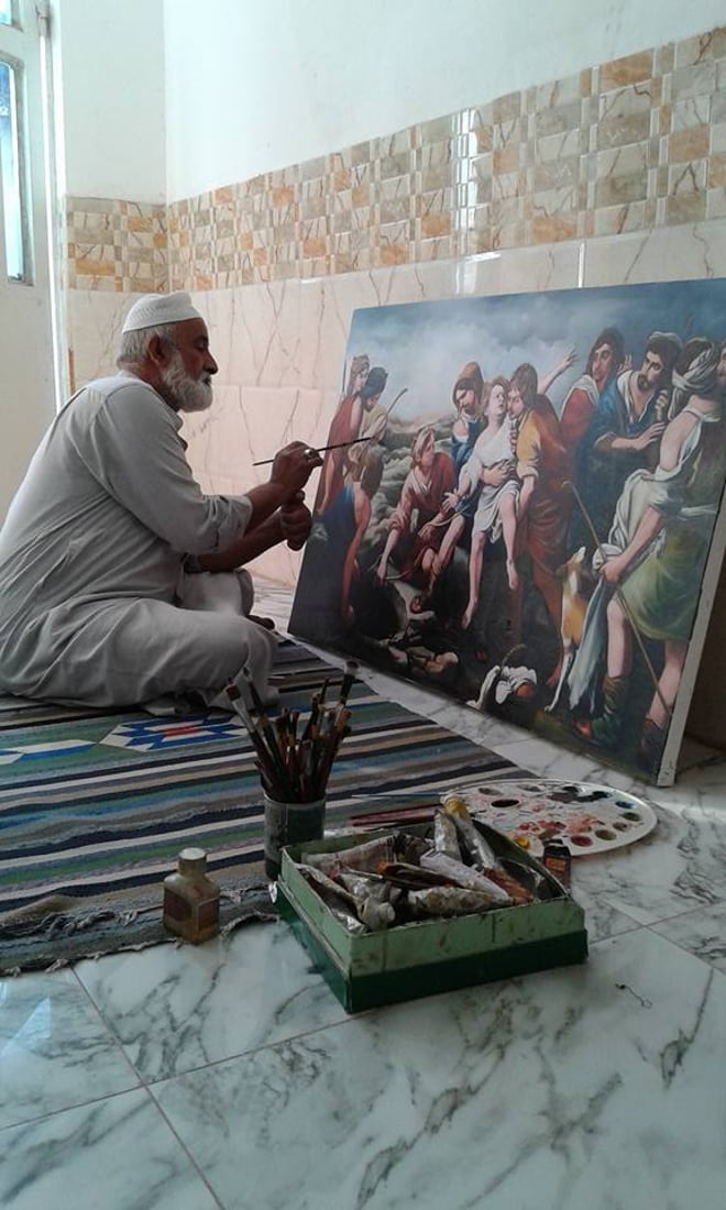 “بالدشداشة والعقال”.. ستيني بموهبة فطرية يُجسّد طبيعة الريف بلوحات عالمية