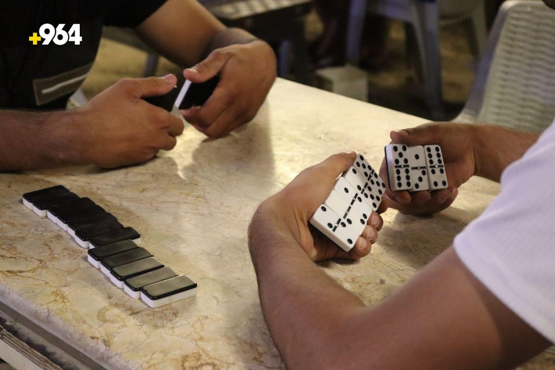 ماذا نفعل قبل الشتاء.. صاحب مقهى الريف في الحرية يشرك زبائنه في حوار ديمقراطي!