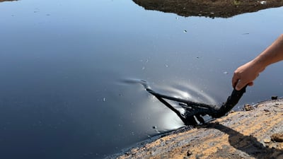 لە گوندێکی کۆیە گۆمێکی ئاو پڕ بووە لە نەوتی رەش