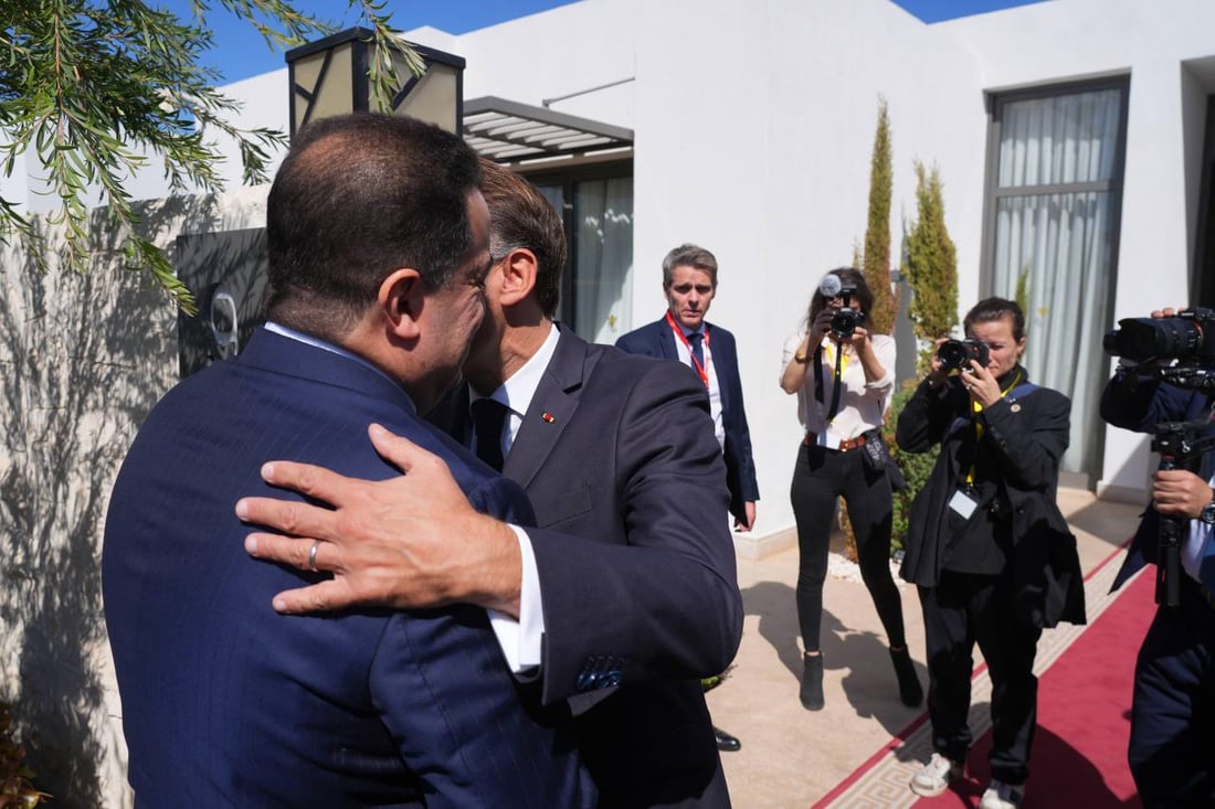 صور: ماكرون يستقبل السوداني بحرارة في شرم الشيخ