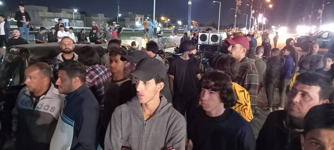 صور: تظاهرة ليلية لأكبر أحياء الكوت تتعلق بالضريبة والبلدية والتربية والمجاري