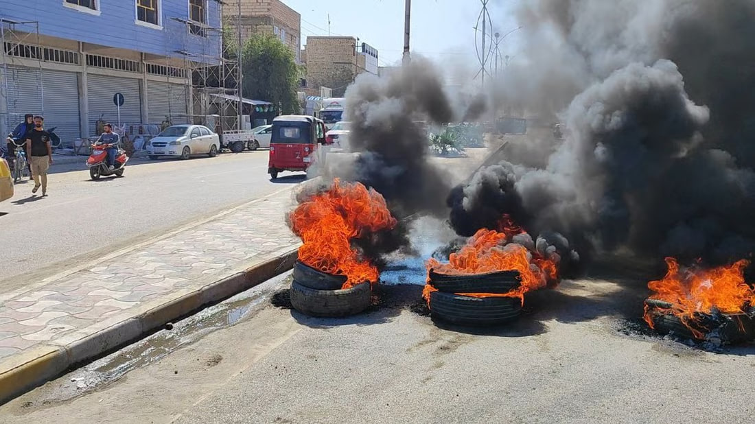 Nasiriyah protestors block main roads with burning tires