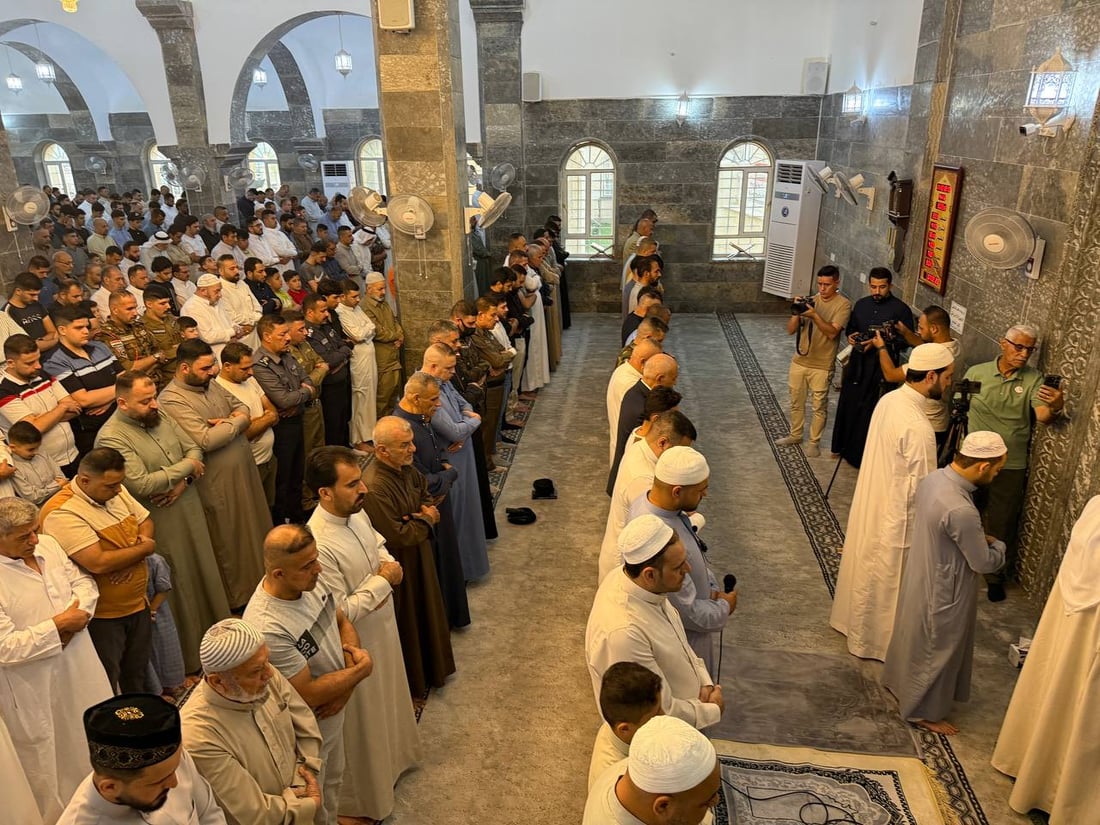 صور.. مئات المصلين يؤدون صلاة عيد الأضحى في جامع النبي جرجيس وسط الموصل