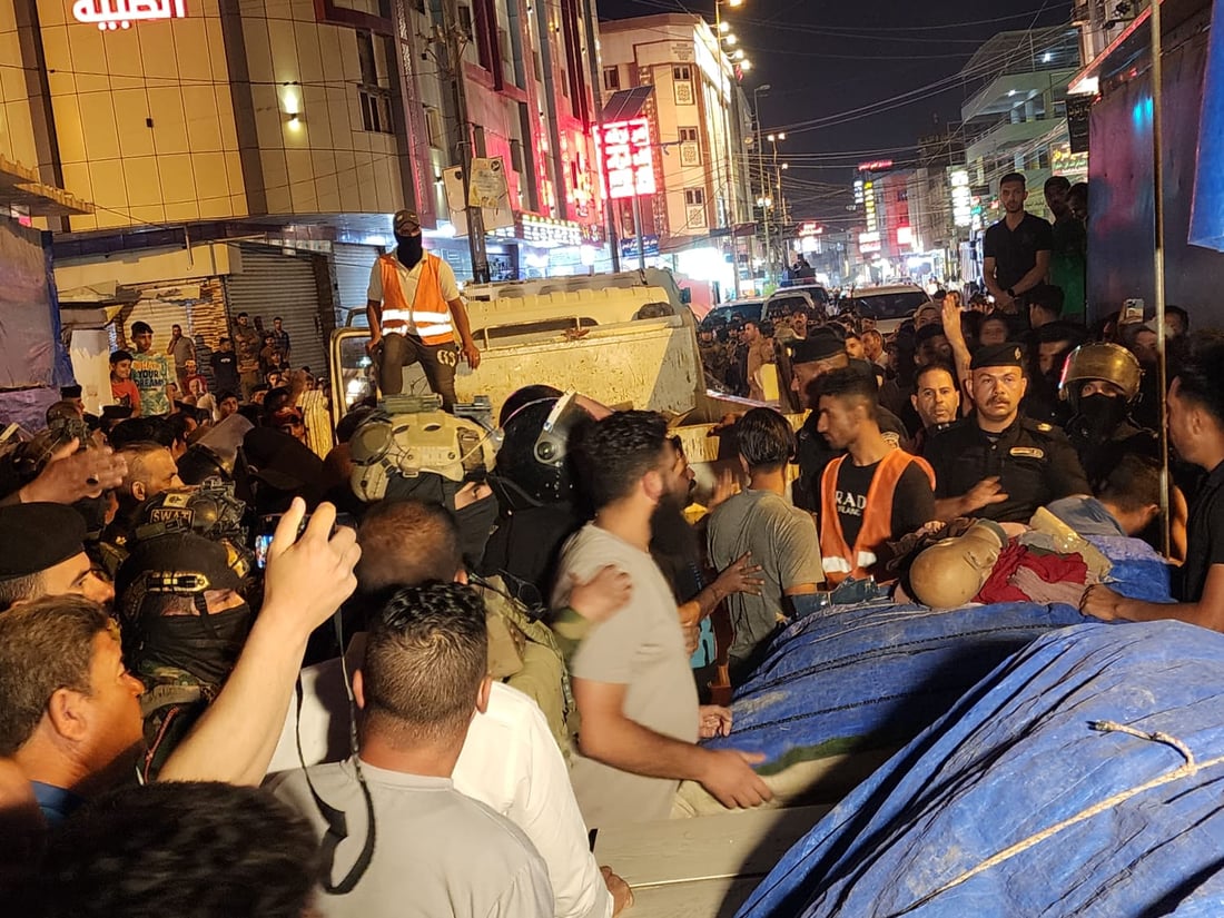 فيديو: “الوحش الأصفر” يباغت سوق الحلة ليلاً.. حملة لرفع التجاوزات بقيادة المحافظ