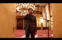 گەنجێک بە دەنگە خۆشەکەی خەڵکی بۆ مزگەوت کەمەندکێش دەکا...