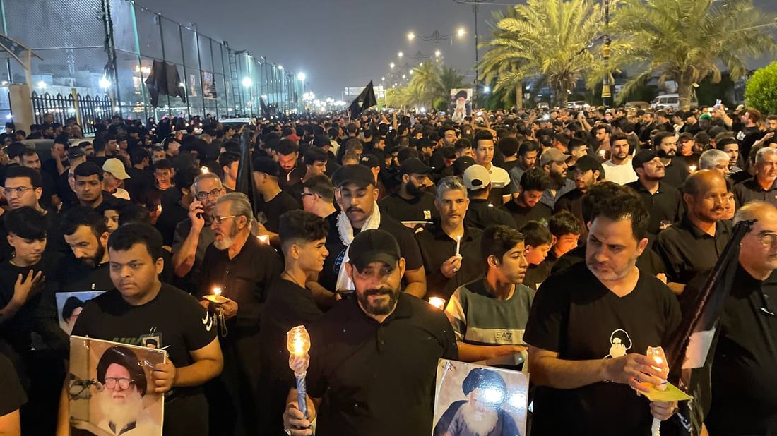 صور ليلية من مدينة الصدر.. حشود تحمل الشموع والتابوت الرمزي في ساحة مظفر