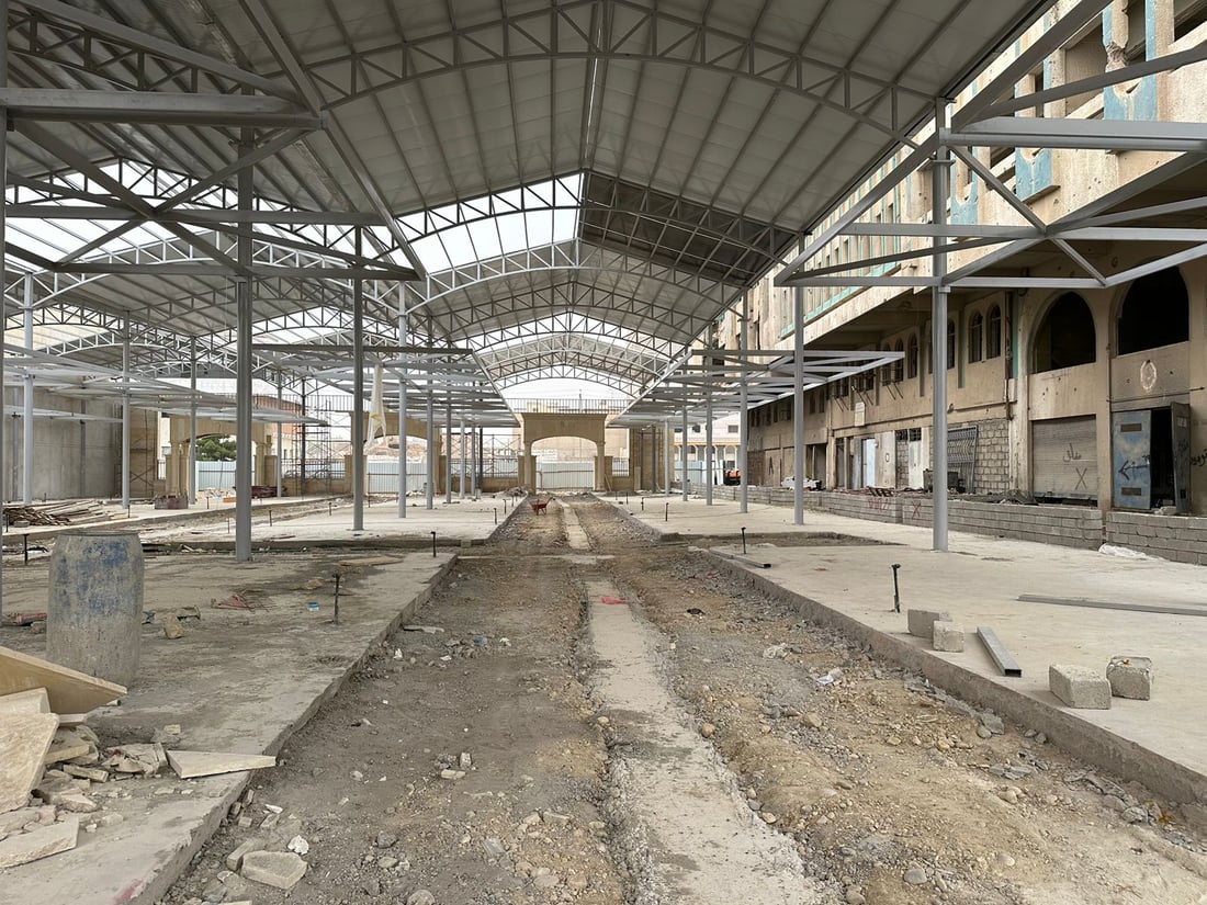 العمل يشارف على نهايته.. جولة مصورة من سوق الموصل النموذجي في باب الطوب