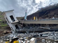 شاخێک داڕما و مۆتیڵێکی 42 دەفتەری تەختی زەوی کرد