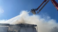 7 فرق عجزت عن إطفائه.. حريق هائل يلتهم مجمعاً سياحياً وس...