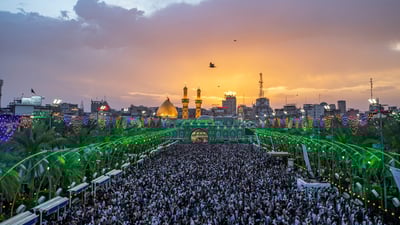 صور من عيد كربلاء.. حشود المصلين امتدت من مرقد الإمام الحسين إلى صحن العباس