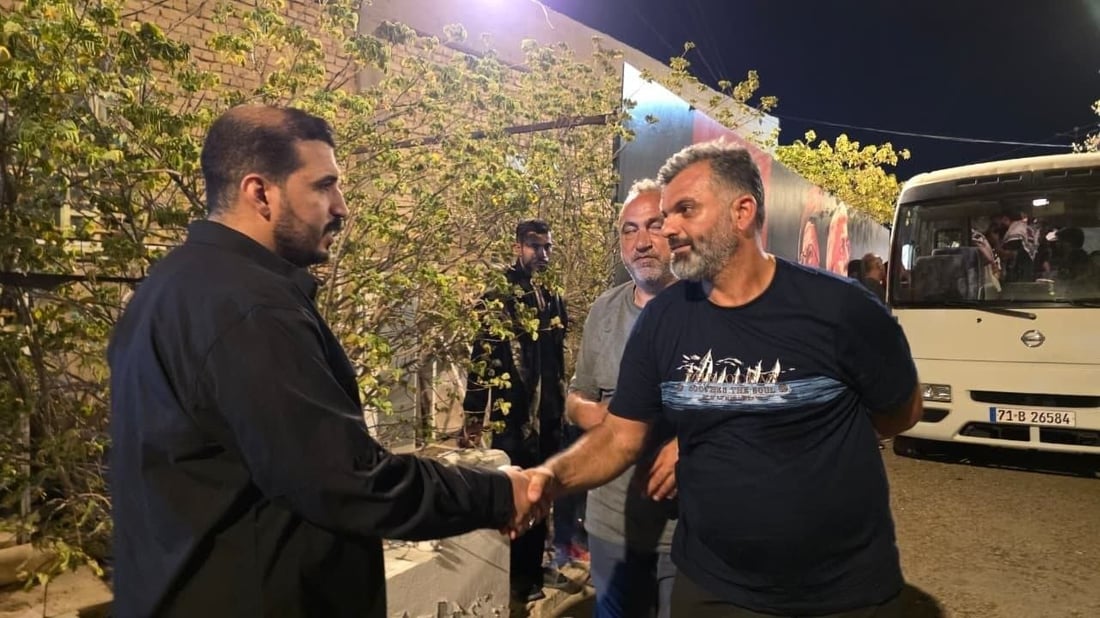 صور: جرحى “البيجر” يزورون قبر أبو مهدي المهندس في النجف