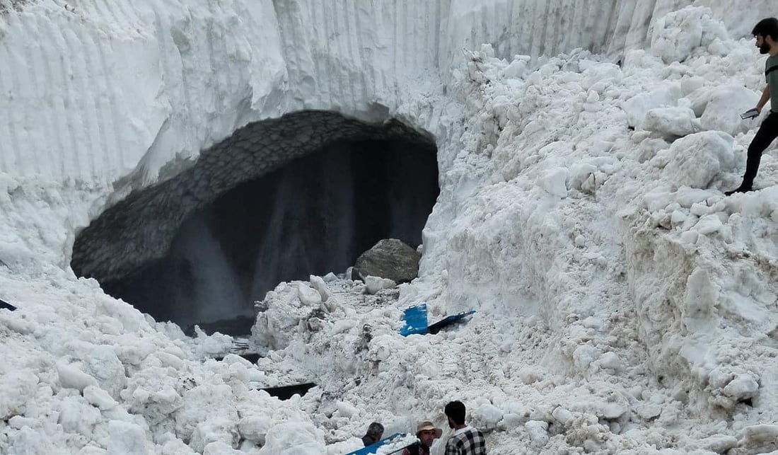بەهۆی مانەوەی بەفرێکی زۆر چوون بۆ سەرچاوەی ئاوی پرژێ قەدەغەکرا