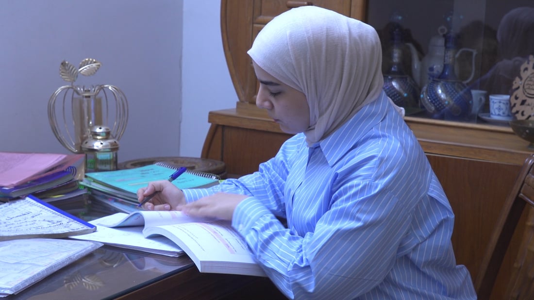 ديما حيدر من المدحتية.. بكلوريا 100% وستكون رابع طبيبة في العائلة