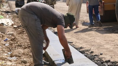 صور: بعد تأخير دام 6 أشهر لفحص الجودة.. بدأ تأهيل شوارع الحي الصناعي في بلد