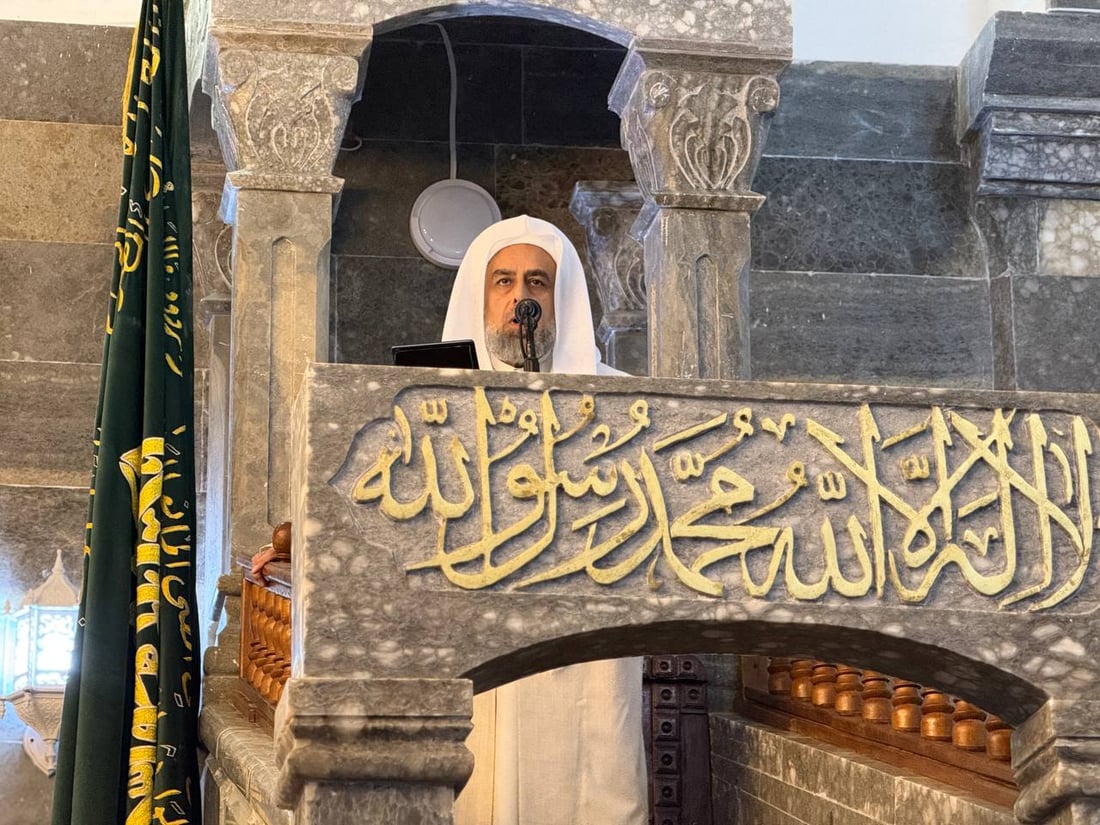 صور.. مئات المصلين يؤدون صلاة عيد الأضحى في جامع النبي جرجيس وسط الموصل