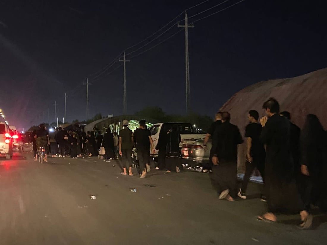 صور من البصرة الآن: حشود المعزين تتجه إلى مسجد خطوة الإمام علي في الزبير