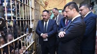 وزير العدل وصل ليلاً وتفقد السجناء والحرس.. صور من سجن ا...