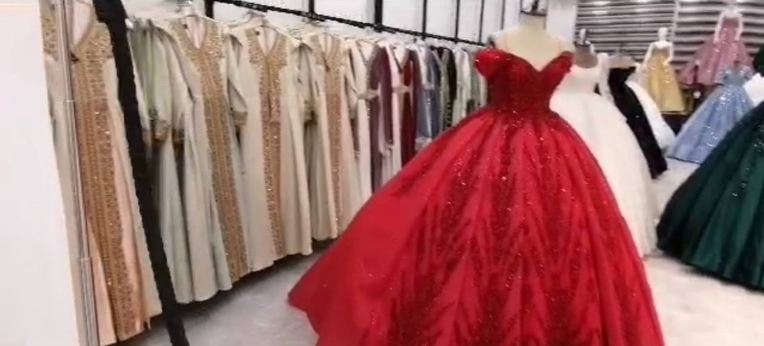 صور: “الغيث” يرضي سيدات الطارمية.. لا داعي لشراء فساتين الزفاف والسهرات