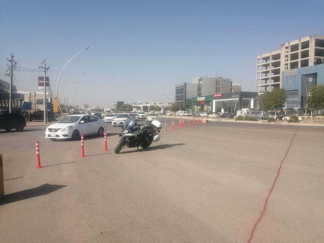 انتبهوا للعلامات المرورية.. شارع “100 متري” في أربيل مغلق جزئياً (صور)