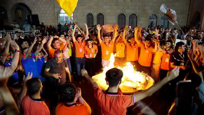 كل البيوت أشعلت النار.. عيد الصليب حماسي ومسيرات نينوى حاشدة