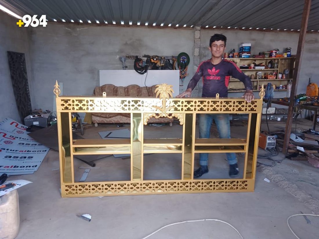 صور: “سعد” عاد إلى ربيعة بصنعة المناقل والسيوف وشهرته بلغت الخليج