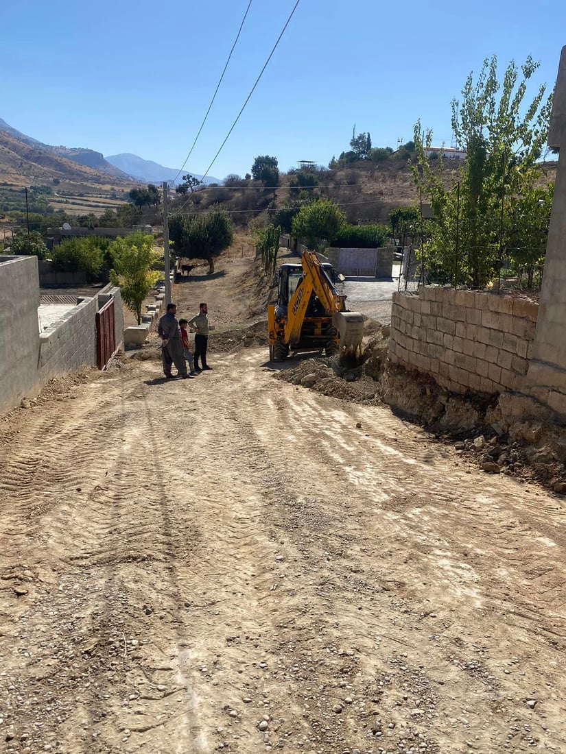 قوتابیانى تاكه‌ قوتابخانه‌كه‌ی ئیسێوه‌ له‌ قوڕولیته‌ى زستان رزگاریان بوو