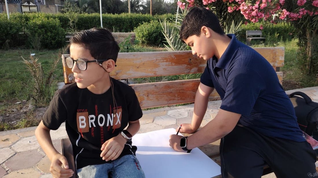 أطفال سوق الشيوخ لن ينسوا هذا اليوم.. تنفسوا ورسموا الشط والنخلة بعيداً عن الآيباد!