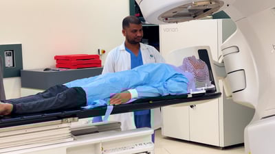 النجف سبقت الجميع.. تشغيل أول جهاز لعلاج السرطان بتقنية SRS (فيديو)