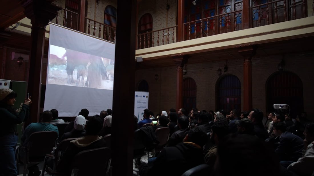 فيديو: أولاد وبنات يجمعون الموصل والبصرة في فعالية سينما “السطح ومكب الذكريات”