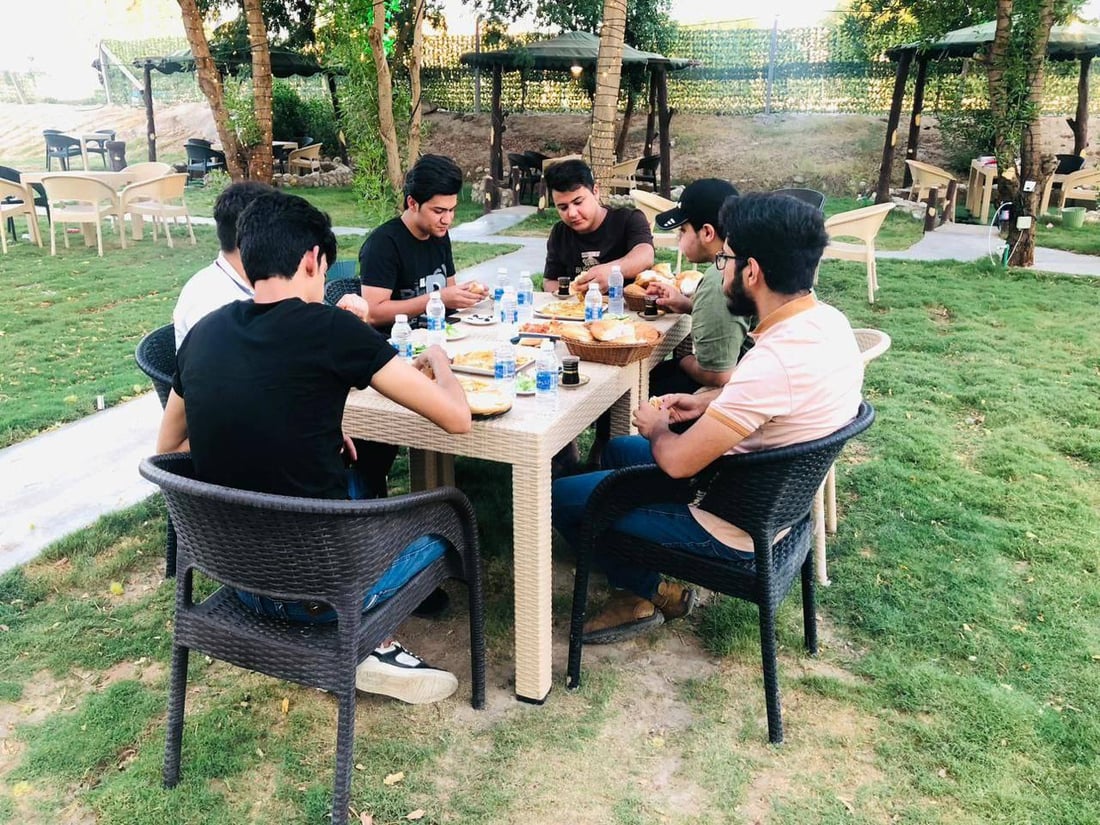 صور من الكوت: مطعم “الكورنيش” مفتوح لطالبات وطلاب السادس و”لا داعي للخجل”