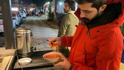 فيديو من بسطة منتظر: كنافة العمارة على نار هادئة ومدخنة برائحة الخشب