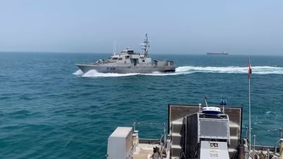 فيديو: بحرية العراق نزلت ثانية في خور عبد الله ووزعت لقطات حماسية