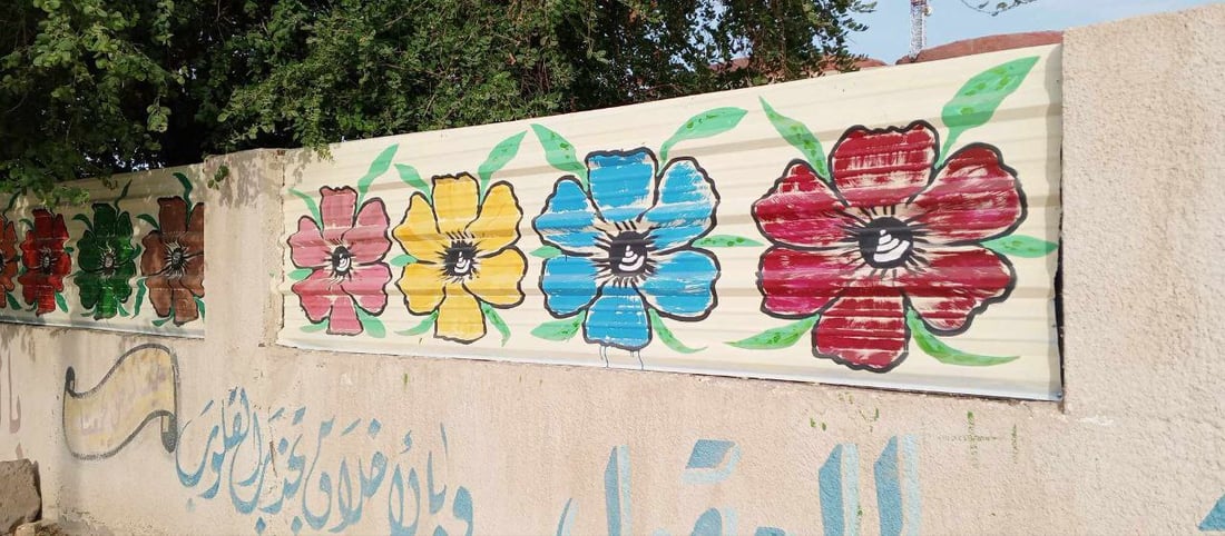 صور من المثنى: المعلم “بشير” يلهم الطلاب بالكلمات الملونة ولن يتوقف