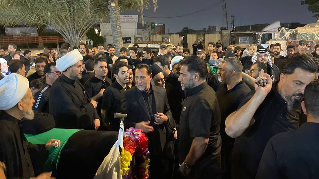 صور ليلية من مدينة الصدر.. حشود تحمل الشموع والتابوت الرمزي في ساحة مظفر