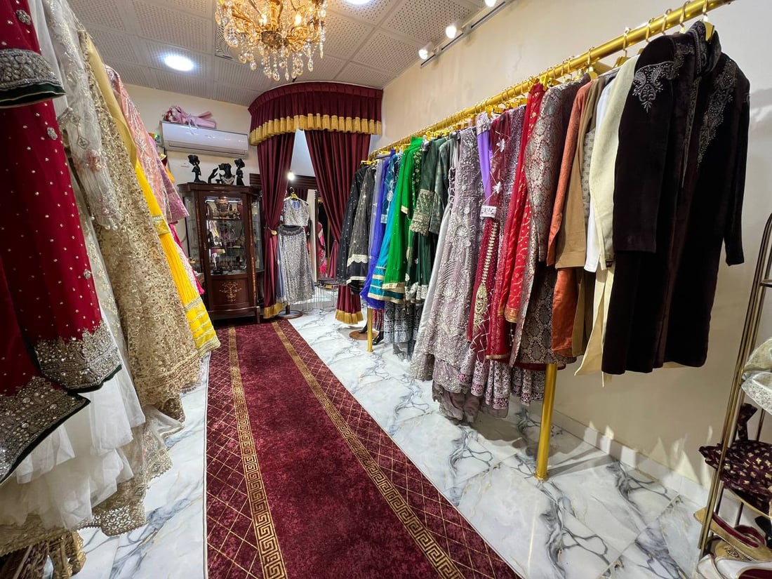 Two sisters open Dulhan Boutique in Kut, bringing Pakistani and Indian fashion to locals
