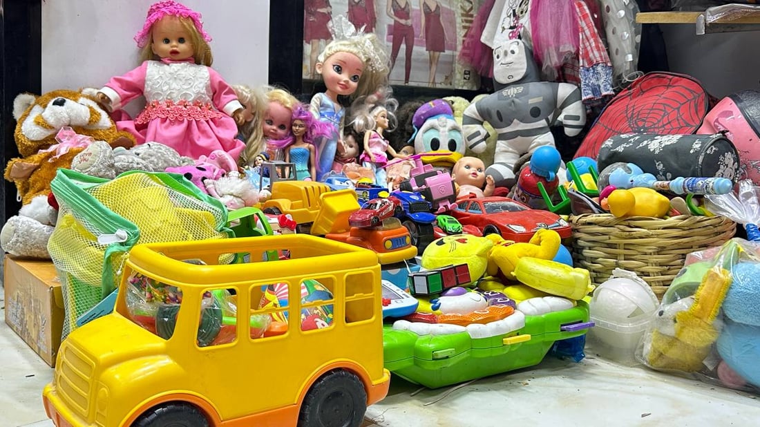 نساء الكوت لا يتحرجن من أم علاء.. صاحبة متجر “جونيور” تحلم بالتعيين رغم الـ 50