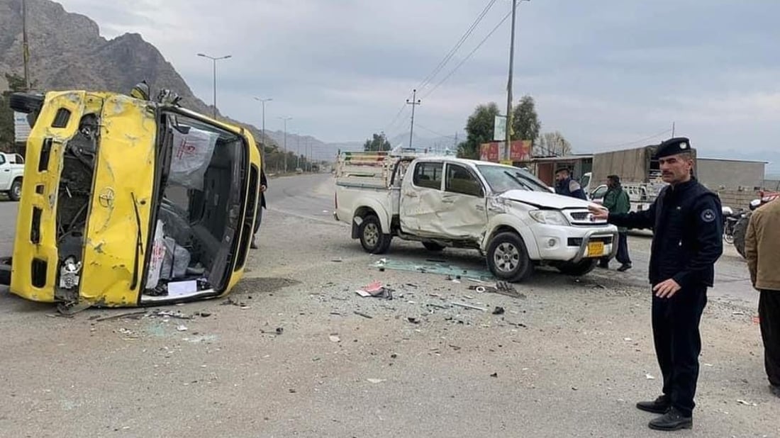 صور من رانية: تصادم بين باص طلاب و”بيك آب”.. يوقع 11 مصاباً