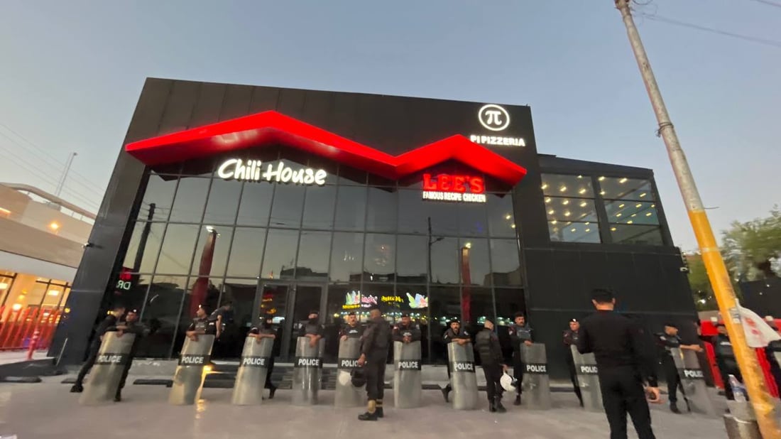 صور من قلب البصرة: انسحاب المجاميع من محيط “جلي هاوس” بعد وصول قوات الأمن