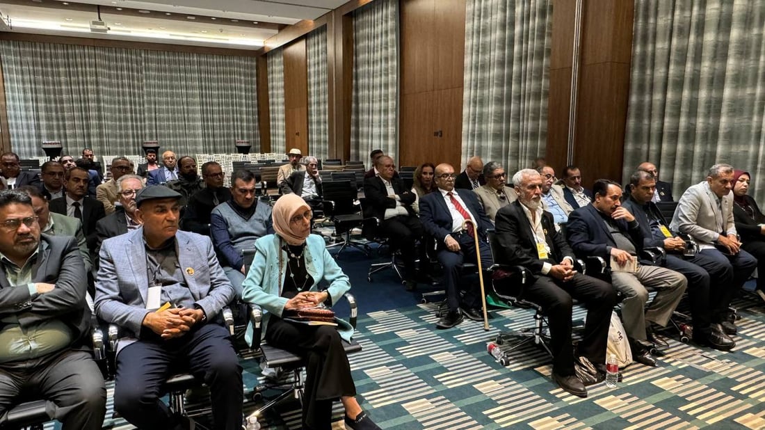 أصدقاء أحمد مطر يدلون بشهادات جديدة في البصرة.. جرّب الشعر الغامض وكان يضحك (صور)