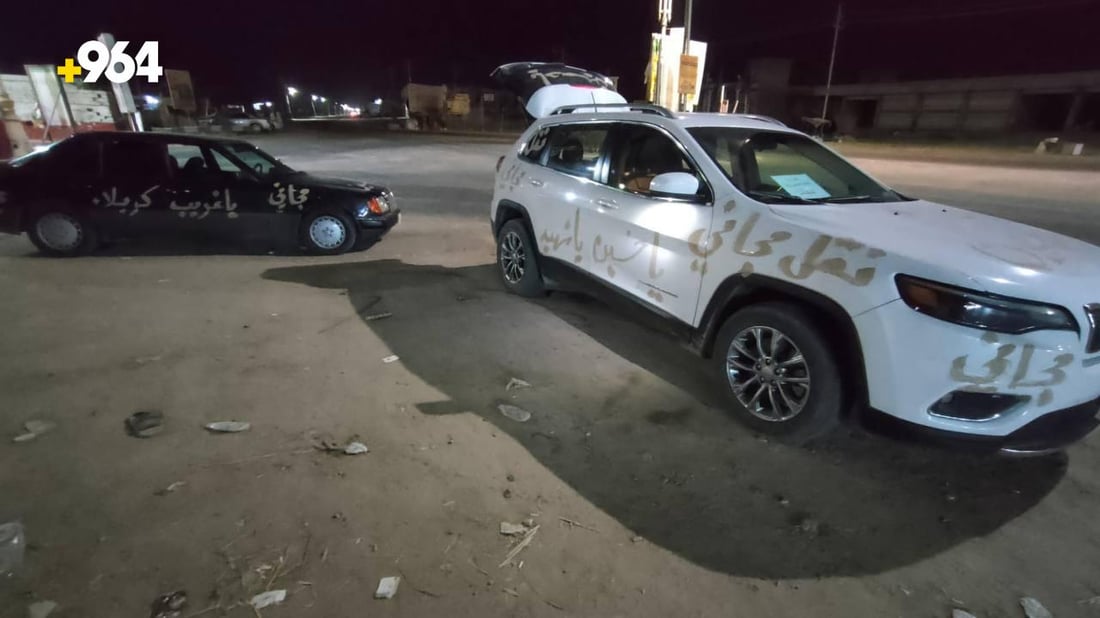 صور: عائلة تخصص سيارتين لنقل الزوار مجاناً.. التاكسيات ضاعفت الأجرة شمالي البصرة