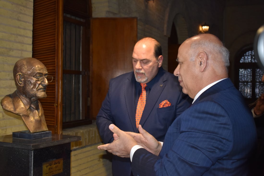 صور: نحات مغترب يجسّد يوسف العاني.. وعرض تمثاله خلال حفل في بغداد