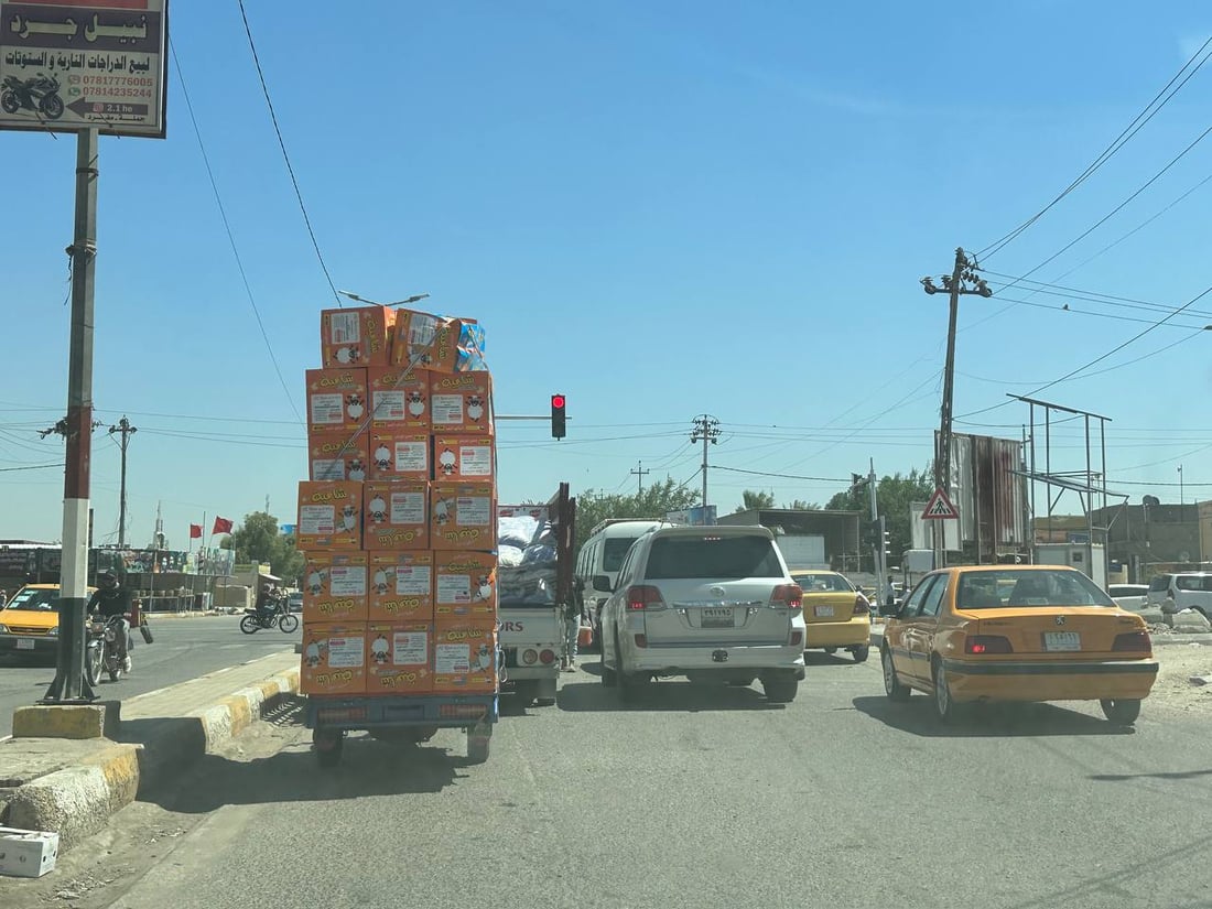 سابقة وسط الديوانية.. إشارات مرور إلكترونية في تقاطع “الزعيم” (صور)