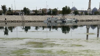 وزير سابق يحذر.. كورنيش الكوفة “يعني الكثير” للنجفيين وسيمثل تهديداً للبيئة (صور)