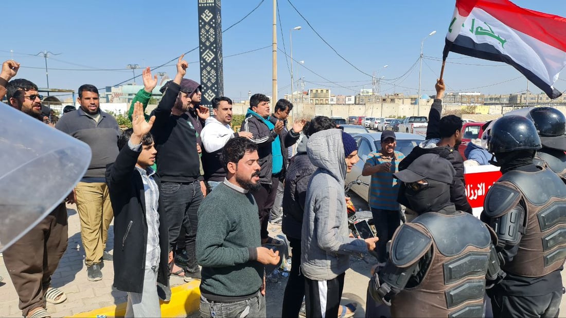 صور: تظاهرة في شارع باتا وسط السماوة.. أصحاب البسطات يريدون العودة للعمل