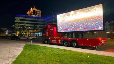 شاشات عاشوراء العملاقة تعرض مباراة المنتخب الليلة