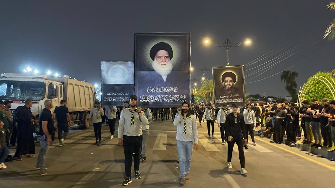 صور ليلية من مدينة الصدر.. حشود تحمل الشموع والتابوت الرمزي في ساحة مظفر