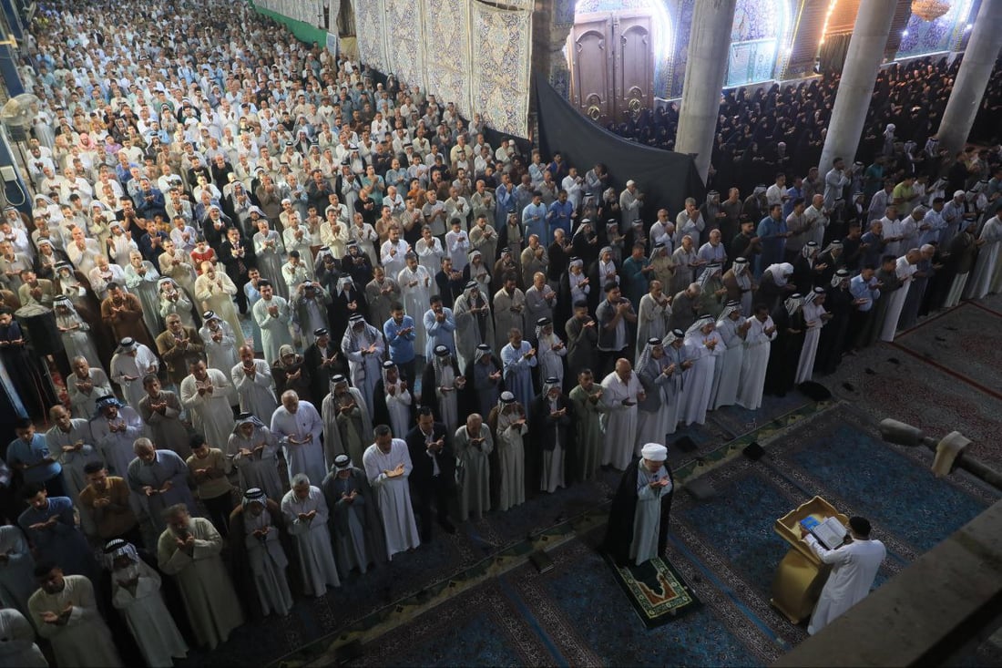 صور من صلاة العيد في مزار الإمام القاسم جنوب الحلة