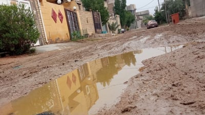 صور من طويريج: حي الرياض غير سعيد بالمطر.. الوحل منع وصول التلاميذ إلى المدرسة
